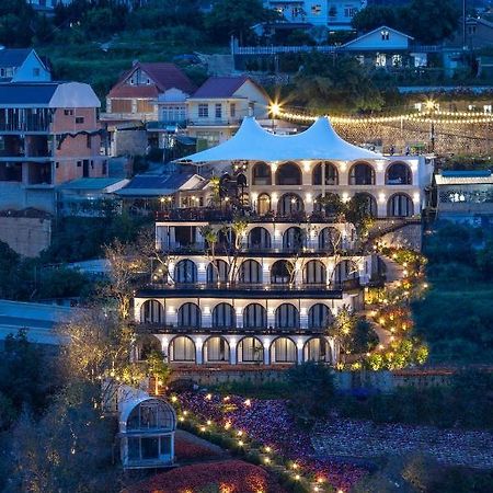 High Town Hotel Dalat Bagian luar foto