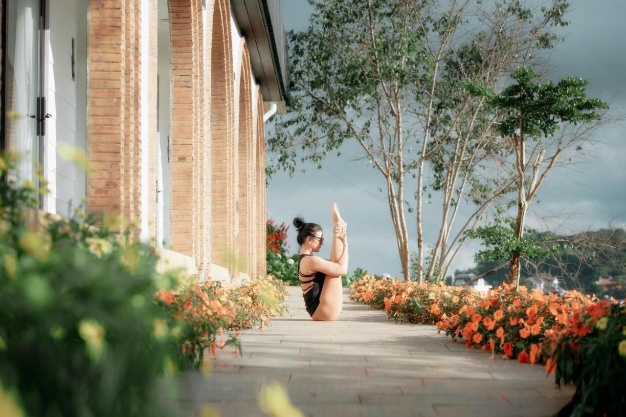High Town Hotel Dalat Bagian luar foto