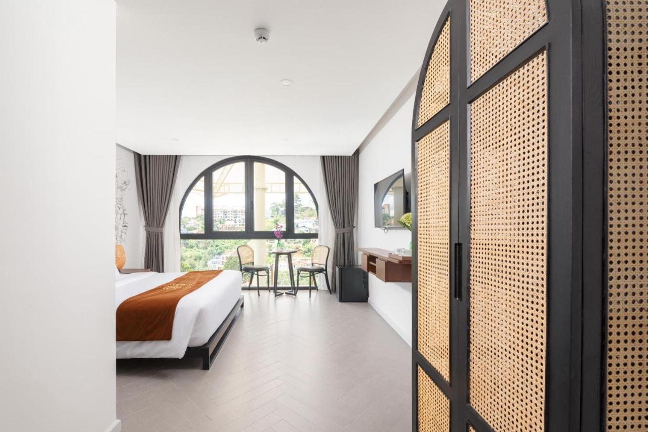 High Town Hotel Dalat Bagian luar foto